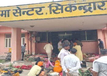 हाथरस में मौत के सत्संग में मरने वालों में 11 महिलाएं मथुरा की, तीन का हुआ अंतिम संस्कार