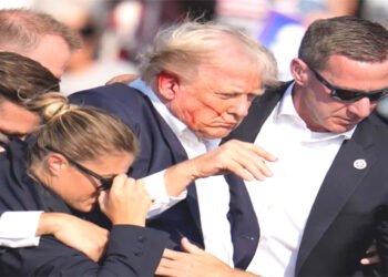 गोलीबारी में पूर्व राष्ट्रपति ट्रंप घायल, हमलावर मारा गया