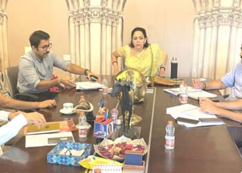 वृंदावन की समस्याओं पर अधिकारियों से सांसद हेमामलिनी ने जताई चिंता