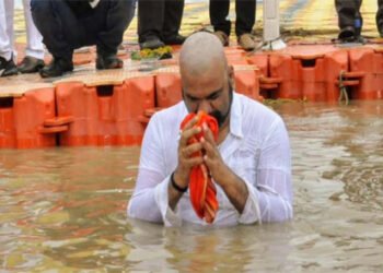 ‘संकल्प’ पूरा होने पर बिहार के उपमुख्यमंत्री ने अयोध्या में उतारी पगड़ी, सिर मुंडवाया