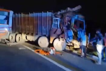 अहमदाबाद-वडोदरा एक्सप्रेस हाईवे पर ट्रक- बस के बीच टक्कर, 6 लोगों की मौत , कई घायल