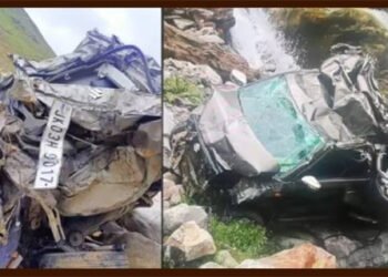 जम्मू-कश्मीर में अनंतनाग में कार के खाई में गिर जाने से पांच बच्चों सहित 8 लोगों की मौत