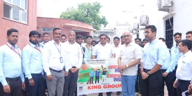 लखनऊ की संस्था ने संभाली मथुरा वृंदावन में मंदिरों और मुख्य मार्गो की सफाई व्यवस्था