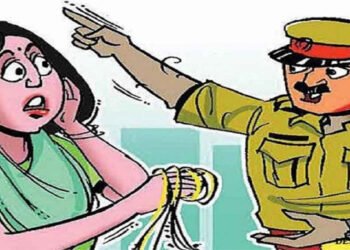 मथुरा में पुलिस भर्ती परीक्षा में सैनेटरी पैड में मोबाइल फोन छिपाकर लाई महिला अभ्यर्थी पकड़ी