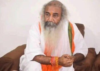 राहुल-अखिलेश पर भड़के आचार्य प्रमोद कृष्णम, पूछा- बच्ची से रेप हुआ, उससे मिलने तो अयोध्या जाओ