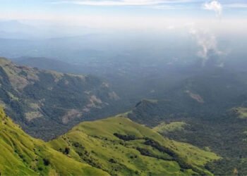 मानसून में किसी जन्नत से कम नहीं लगता कुद्रेमुख नेशनल पार्क, कैसे पहुंचें और जानें इसकी खासियत