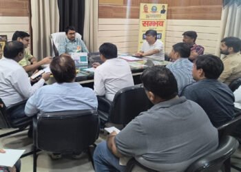 वृंदावन में नगर आयुक्त के समक्ष नागरिकों के साथ-साथ पार्षदों ने भी समस्याओ को लेकर अपना दुखड़ा रोया