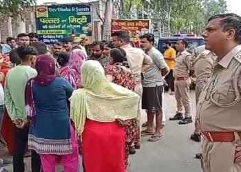 मथुरा में गर्भवती महिला की मौत पर परिजनों ने काटा हंगामा