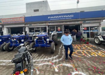 मथुरा में श्री खंडेलवाल ट्रैक्टर्स शोरूम पर हुई हजारों रुपए की चोरी, घटना सीसीटीवी में हुई कैद