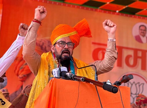 कांग्रेस देश के टुकड़े करने वालों के साथ, भाजपा उनका सफाया करती है : अनुराग ठाकुर