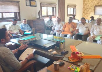 सदर बाजार क्षेत्र के निरीक्षण में नगर आयुक्त को मिली खामियां, अधिकारियों को दी चेतावनी