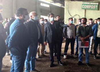 गतिरोध समाप्त होने के बाद मथुरा में मेयर और नगर आयुक्त एक साथ आए नजर, किया निरीक्षण