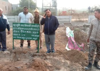 वृंदावन में गौशाला की आड़ में निगम की 8 करोड़ रु की जमीन पर अवैध कब्जा करने वाले खदेड़े