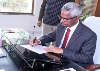 आगरा, मथुरा, फिरोजाबाद, मैनपुरी में उद्योग, पर्यटन विकास की प्रभावी योजनाओं को पहनाया जायेगा अमलीजामा : शैलेन्द्र सिंह