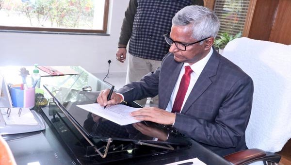 आगरा, मथुरा, फिरोजाबाद, मैनपुरी में उद्योग, पर्यटन विकास की प्रभावी योजनाओं को पहनाया जायेगा अमलीजामा : शैलेन्द्र सिंह