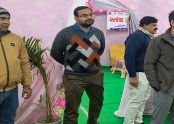 मथुरा में बने रैन बसेरों में व्यवस्थाओं का किया नगर आयुक्त ने निरीक्षण, कमी मिलने पर ठेकेदार पर होगा जुर्माना