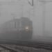 दिल्ली-NCR में कोहरे से रफ्तार पर ब्रेक, 100 से अधिक उड़ानें रद्द ,कई ट्रेनें लेट