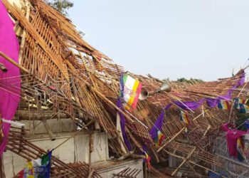 बागपत में भगवान आदिनाथ के निर्वाण लड्डू चढ़ाने को बना पैड गिरा,कई हताहत