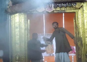 बसंत पंचमी से ब्रज के मंदिरो में हुआ होली उत्सव प्रारंभ, द्वारकाधीश में उड़ा अबीर गुलाल