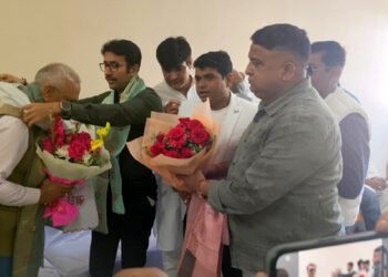 ब्रेकिंग न्यूज़ : मथुरा में मेयर और नगर आयुक्त के बीच गिला शिकवा हुए दूर