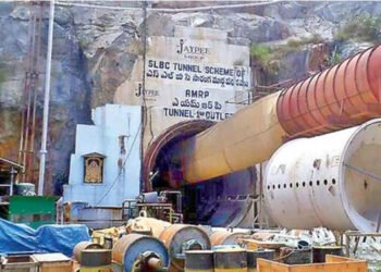 तेलंगाना में टनल प्रोजेक्ट का हिस्सा गिरा, 6 मजूदर फंसे, बचाव कार्य जारी