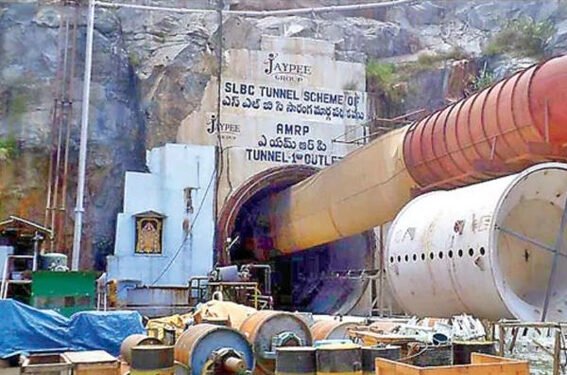 तेलंगाना में टनल प्रोजेक्ट का हिस्सा गिरा, 6 मजूदर फंसे, बचाव कार्य जारी