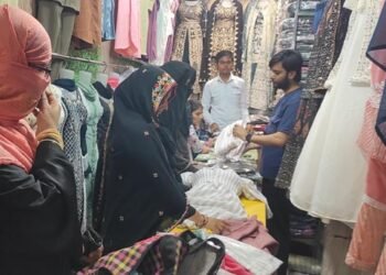 श्रीकृष्ण की नगरी मथुरा में ईद उल फितर की तैयारी जोरों पर, बढ़ी बाजार में रौनक