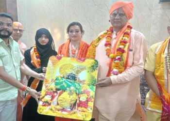 महाकुंभ में माला बेचकर चर्चित हुई साध्वी हर्षा रिछारिया का राया में जोरदार स्वागत