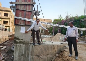 वृंदावन में प्रेम मंदिर के आसपास विकास प्राधिकरण ने जेसीबी से किया अतिक्रमण ध्वस्त