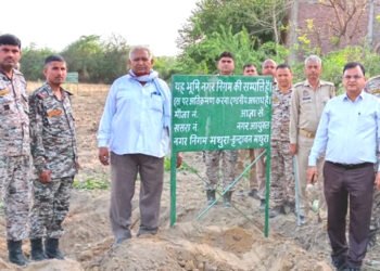 मथुरा में नगर निगम की टीम ने एक सप्ताह में कराई 15 करोड रुपए से अधिक की जमीन अवैध कब्जेदारों के चुंगल से मुक्त