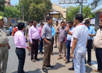 अक्षय तृतीय पर वृंदावन में नगर निगम के इंतजामों से श्रद्धालुओं को मिली राहत , मैटिंग बिछी होने से नहीं जले पैर