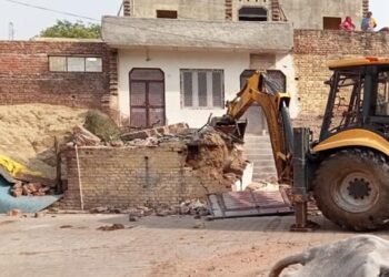 मथुरा में यमुना के समीप निगम ने कराई दो करोड रुपए की जमीन अवैध कब्जेदार से मुक्त