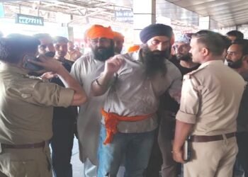 मथुरा रेलवे जंक्शन पर सचखंड एक्सप्रेस में सीट को लेकर हुए विवाद में सरदार ने यात्री पर किया कटार से हमला
