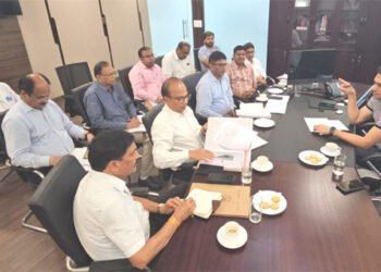 अलीगढ में अब पार्षद कराएंगे नाला सफाई, 15 जून तक पूर्ण नही होने पर ठेकेदार को किया जाएगा ब्लैक लिस्टेड