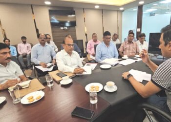 अलीगढ में नालों की सफाई कार्य से नगर आयुक्त खफा ,पार्षद करेंगे सत्यापन