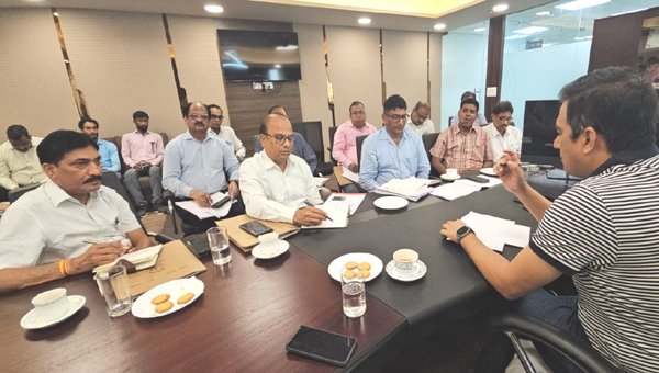 अलीगढ में नालों की सफाई कार्य से नगर आयुक्त खफा ,पार्षद करेंगे सत्यापन