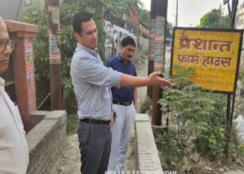 अलीगढ़ में नालो के सफाई सिस्टम पर नगर आयुक्त ने जताई कड़ी नाराजगी , जल भराव कम करने के होंगे ठोस प्रयास