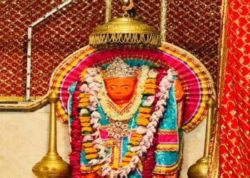 ज्येष्ठ मास के आखिरी बड़े मंगलवार पर हनुमान जी की भक्ति में डूबे बृजवासी, मधेरे वाले हनुमान जी मंदिर पर उमड़ा सैलाब