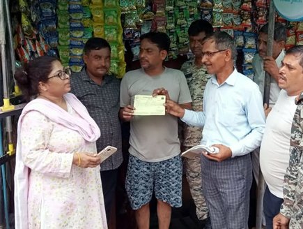 मथुरा में नगर निगम ने चलाया प्रतिबंधित प्लास्टिक के विरुद्ध अभियान, 30 हजार का जुर्माना वसूला