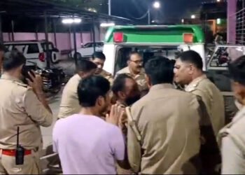 वृंदावन में गेस्ट हाउस के सीवर टैंक की सफाई करने में निकली जहरीली गैस से दो सफाई कर्मियों की दर्दनाक मौत