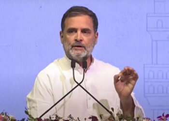 ट्रंप के टैरिफ के सामने मोदी का झुकना तय : राहुल