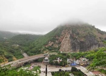 मॉनसून में घूमने निकलो…