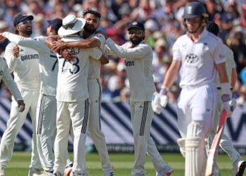 IND vs ENG: तीसरे दिन इंग्लैंड पहली पारी में 407 पर ढेर, सिराज ने झटके छह विकेट