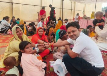 मथुरा जिला जेल में सैकड़ो कैदी भाईयों के राखी बांधने पहुंची बहने