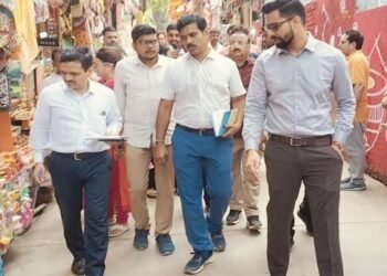 मथुरा में जन्माष्टमी की तैयारियां तेज , नगर आयुक्त ने किया जन्मभूमि के आसपास क्षेत्र का निरीक्षण