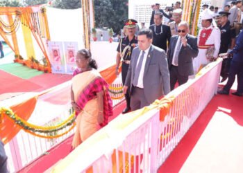 वृंदावन पहुंची राष्ट्रपति, ढोल ताशे की धुन में हुआ भव्य स्वागत