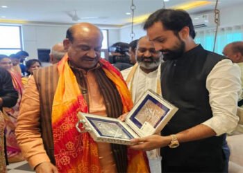 लघु उद्योग भारती के जिलाध्यक्ष ने की लोकसभा स्पीकर से भेंट