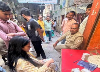 मथुरा में त्यौहार आते ही सोया हुआ खाद्य विभाग जागा, ताबड़तोड़ छापे, 29 नमूने भरे