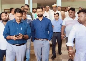 बाढ़ प्रभावित क्षेत्रों में पहुँचे नगर आयुक्त, राहत केंद्रों की व्यवस्थाओं का किया निरीक्षण