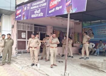 मथुरा-दिल्ली हाईवे पर हॉस्टल में छात्रा ने की आत्महत्या, परिजनों का हंगामा